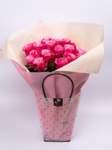 Μπουκέτο με είκοσι ροζ   τριαντάφυλλα